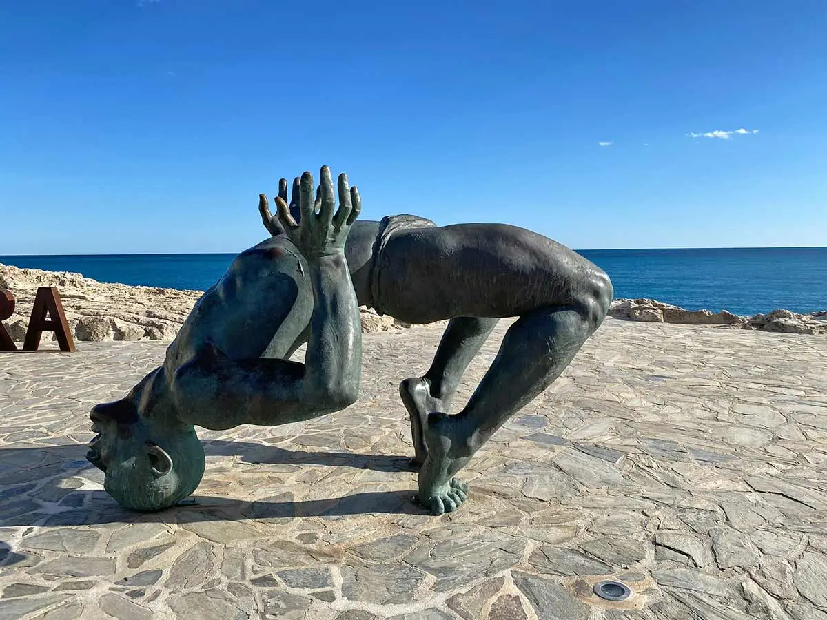 Gigante del Sal auf der Esplanade der Burg von Moraira