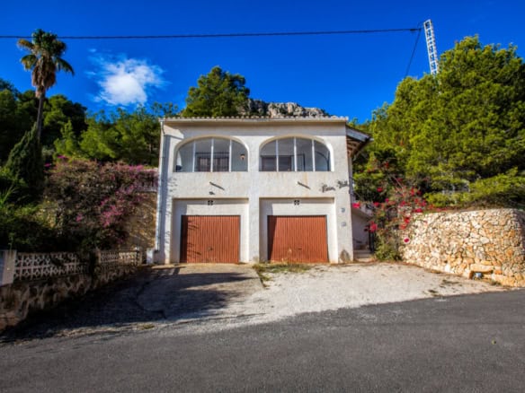 Sea view villa and additional plot for sale in Calpe