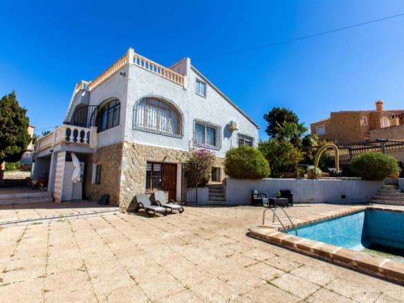 Villa with great potential for sale in Calpe