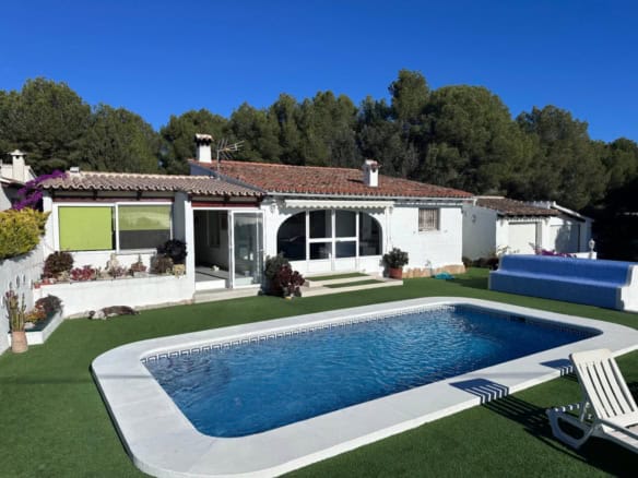 Single-storey sea view villa for sale in Moraira