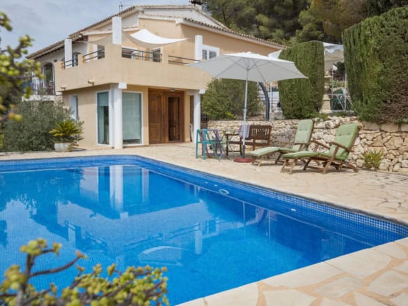 Traditional Finca-Style Villa with Sea Views in Moraira