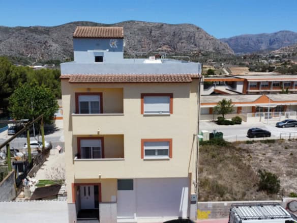 Modern townhouse in Teulada with 2 residential units