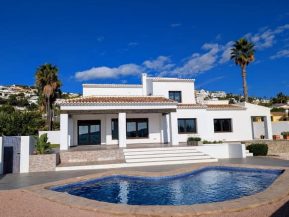 Beautiful Mediterranean-style villa with views in Moraira
