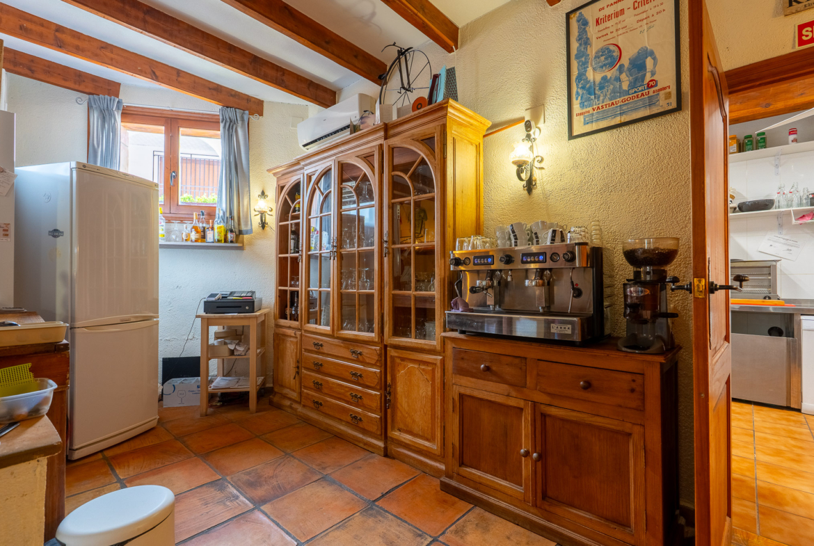 RE02-377620  commercial_premises à la vente à Sagra