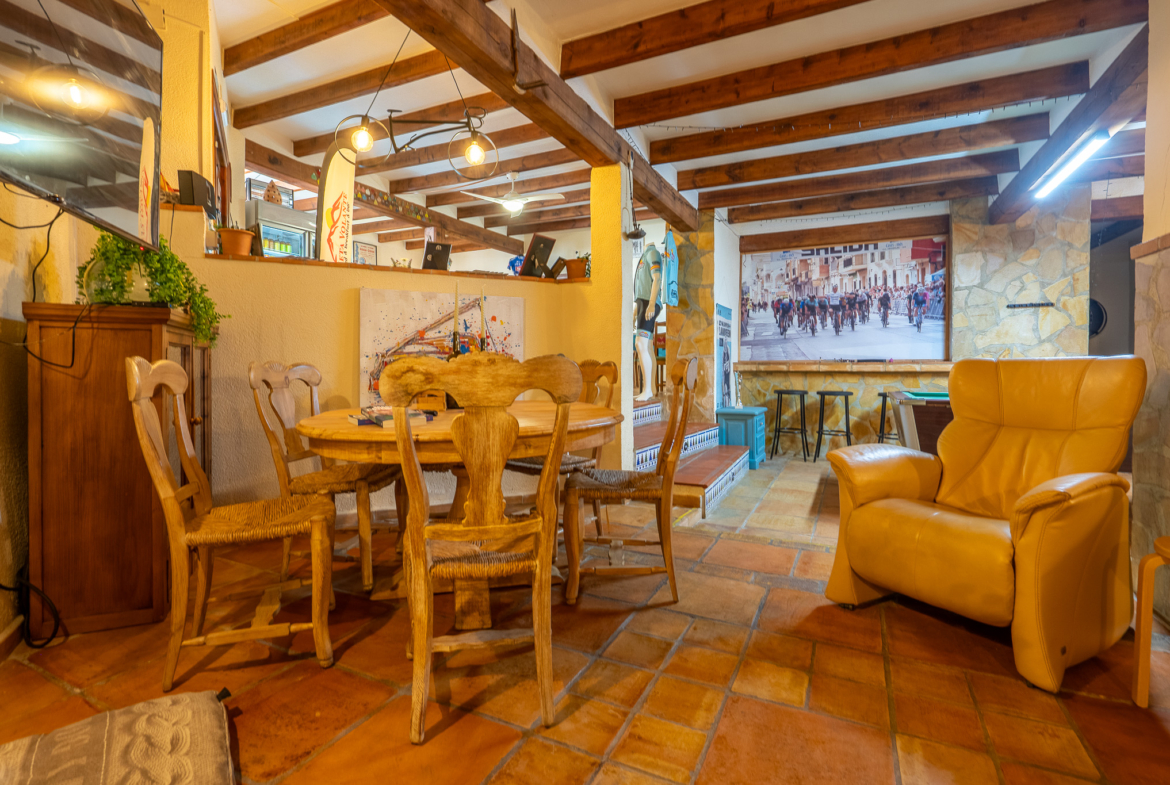RE02-377620  commercial_premises à la vente à Sagra