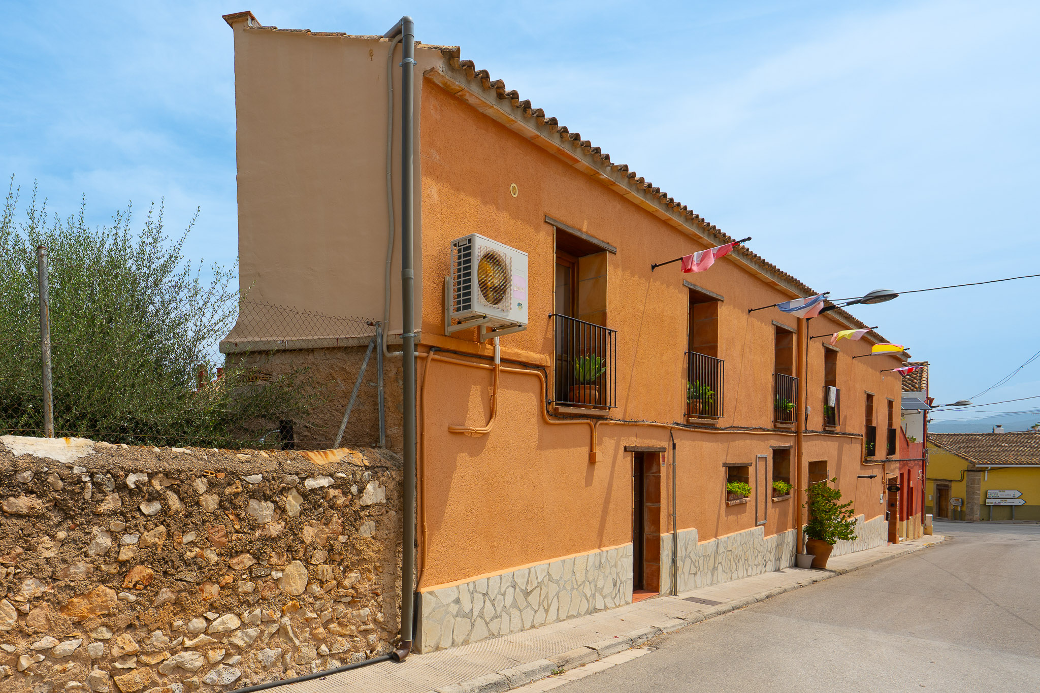 RE02-377620  commercial_premises à la vente à Sagra