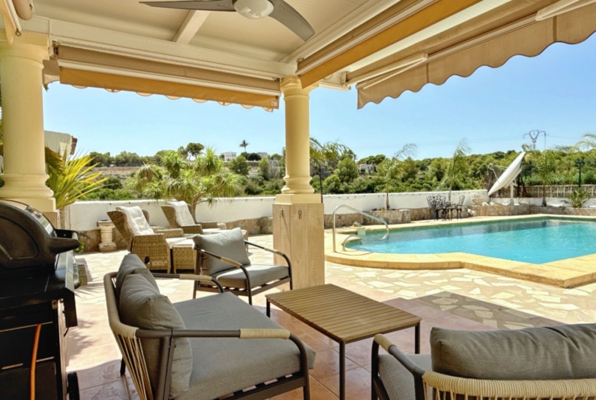RE02-784904 villa zum verkauf in Moraira