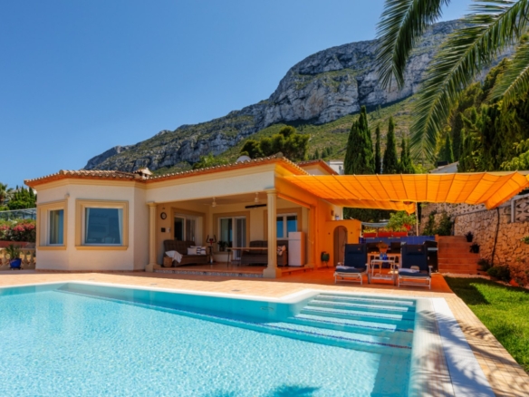 villa for sale in Denia