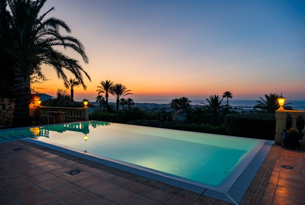 RE02-134204 villa for sale in Denia