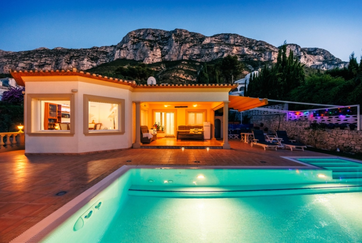 RE02-134204 villa for sale in Denia