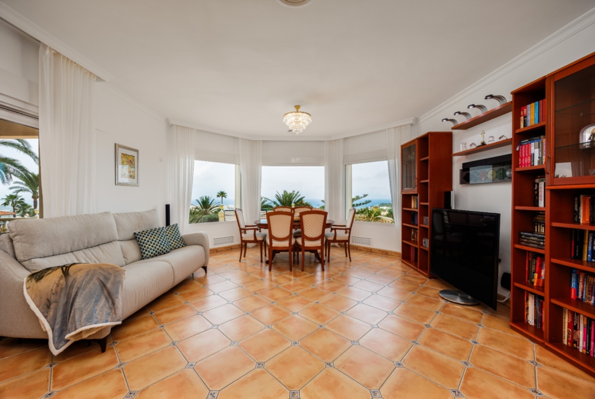 RE02-134204 villa for sale in Denia