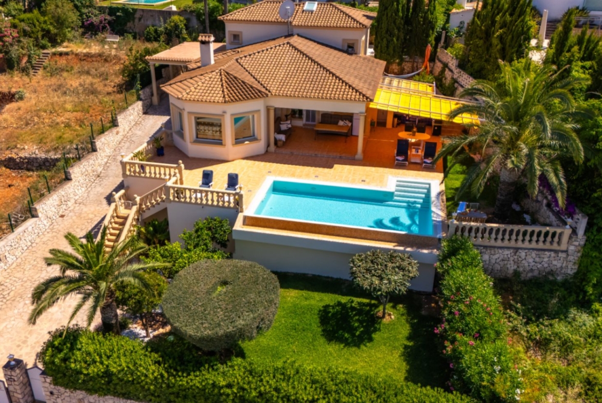 RE02-134204 villa for sale in Denia