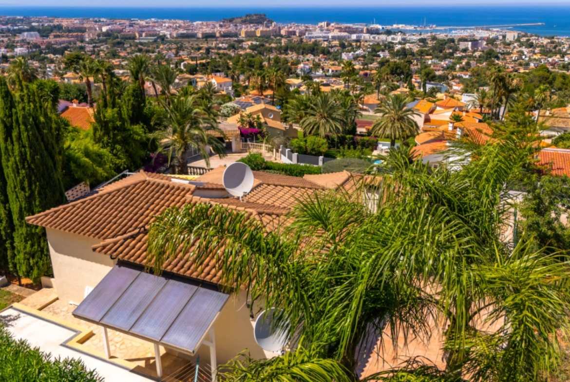 RE02-134204 villa for sale in Denia