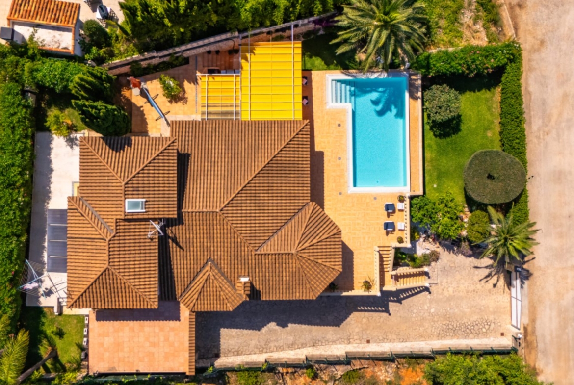 RE02-134204 villa for sale in Denia