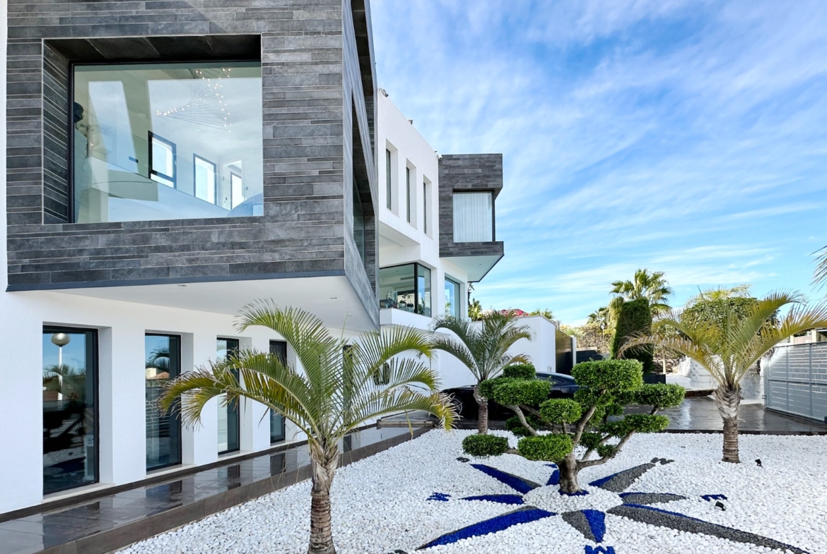 RE03-563711 Villa zum verkauf in Jávea/xàbia
