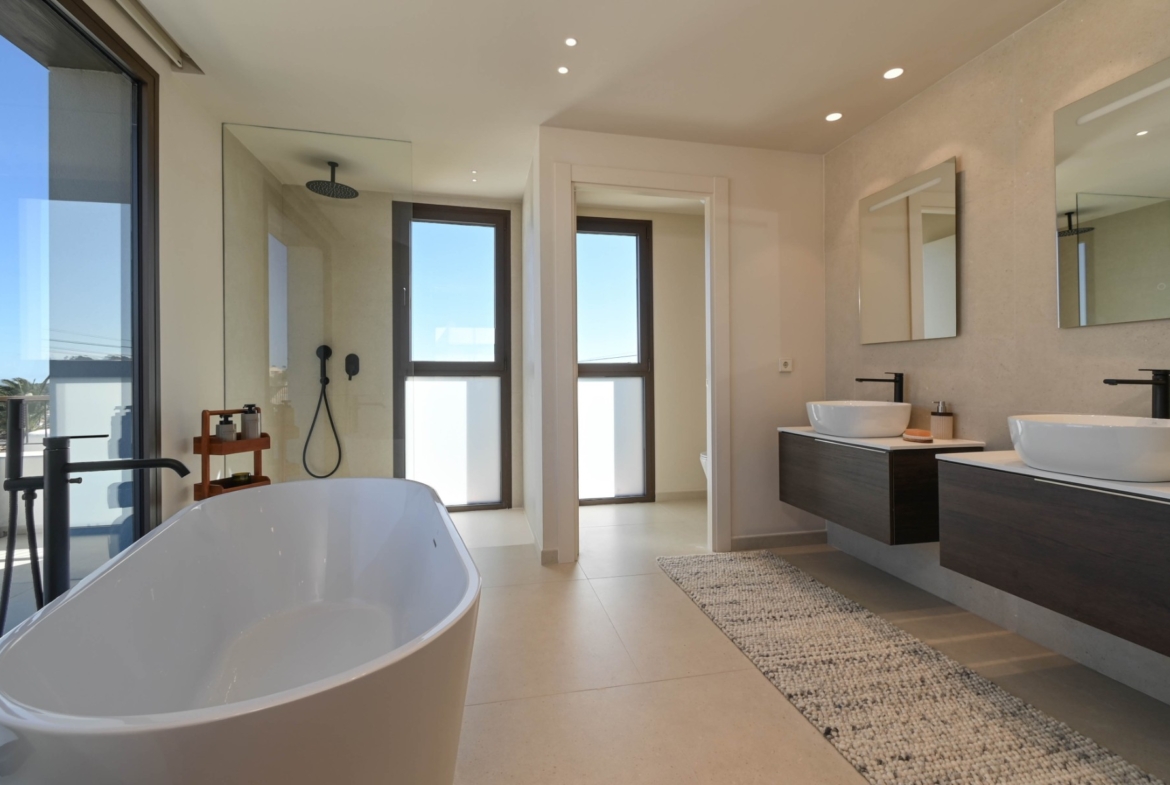 RE03-886435 Villa zum verkauf in Moraira
