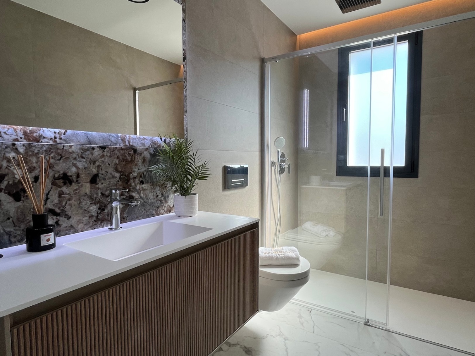 ready-new-build-for-sale-in-denia-ensuite RE02-621988 villa zum verkauf in Denia