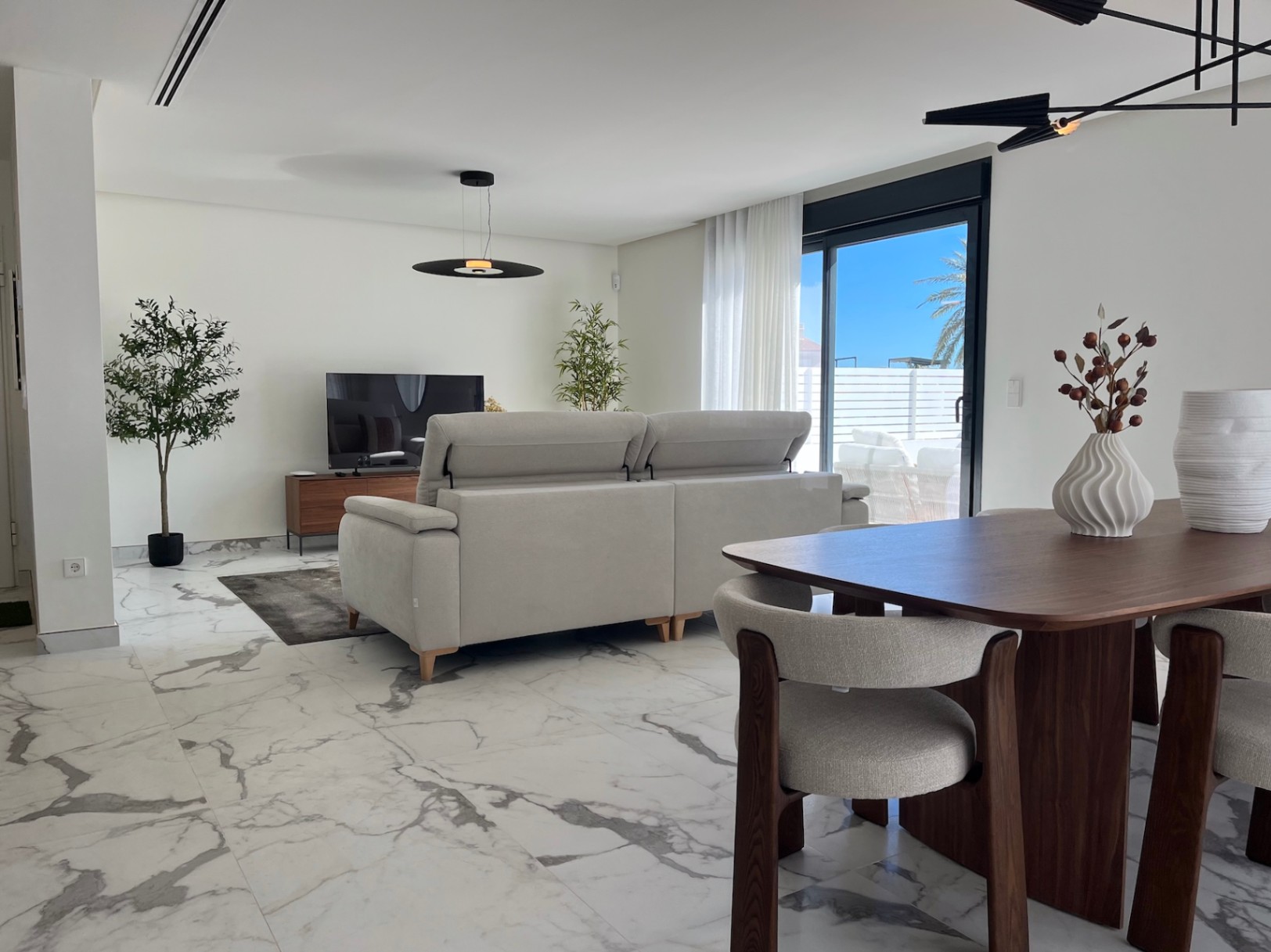 ready-new-build-for-sale-in-denia-living-dining-area RE02-621988 villa zum verkauf in Denia