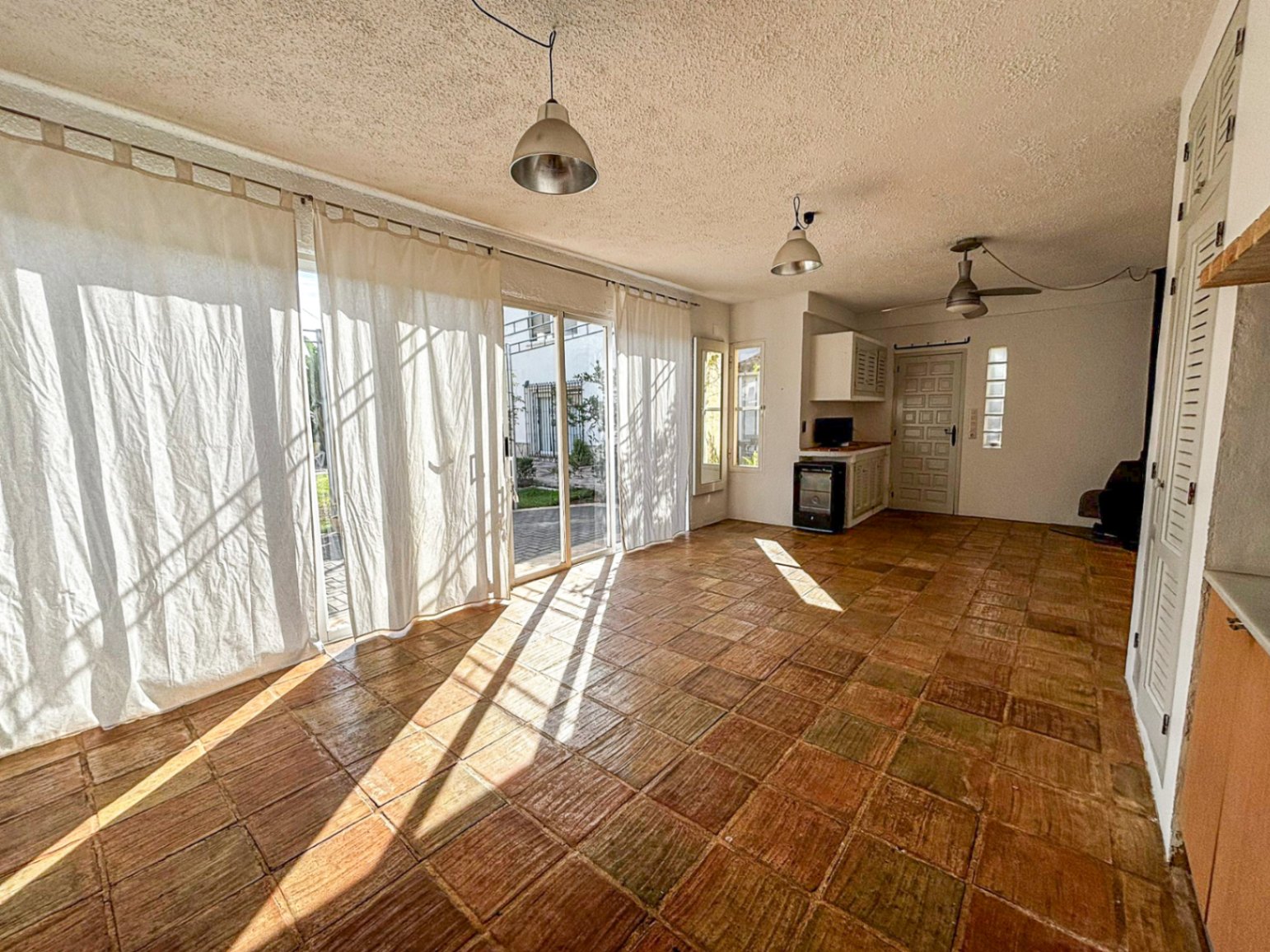 rustic-detached-house-for-sale-walking-distance-to-pedreguer-town-centre-2 RE02-133028 villa en venta en Pedreguer