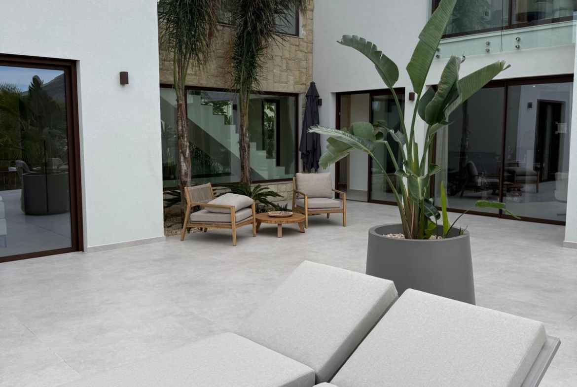 RE08-AOT4J3  Chalet/Villa en venta