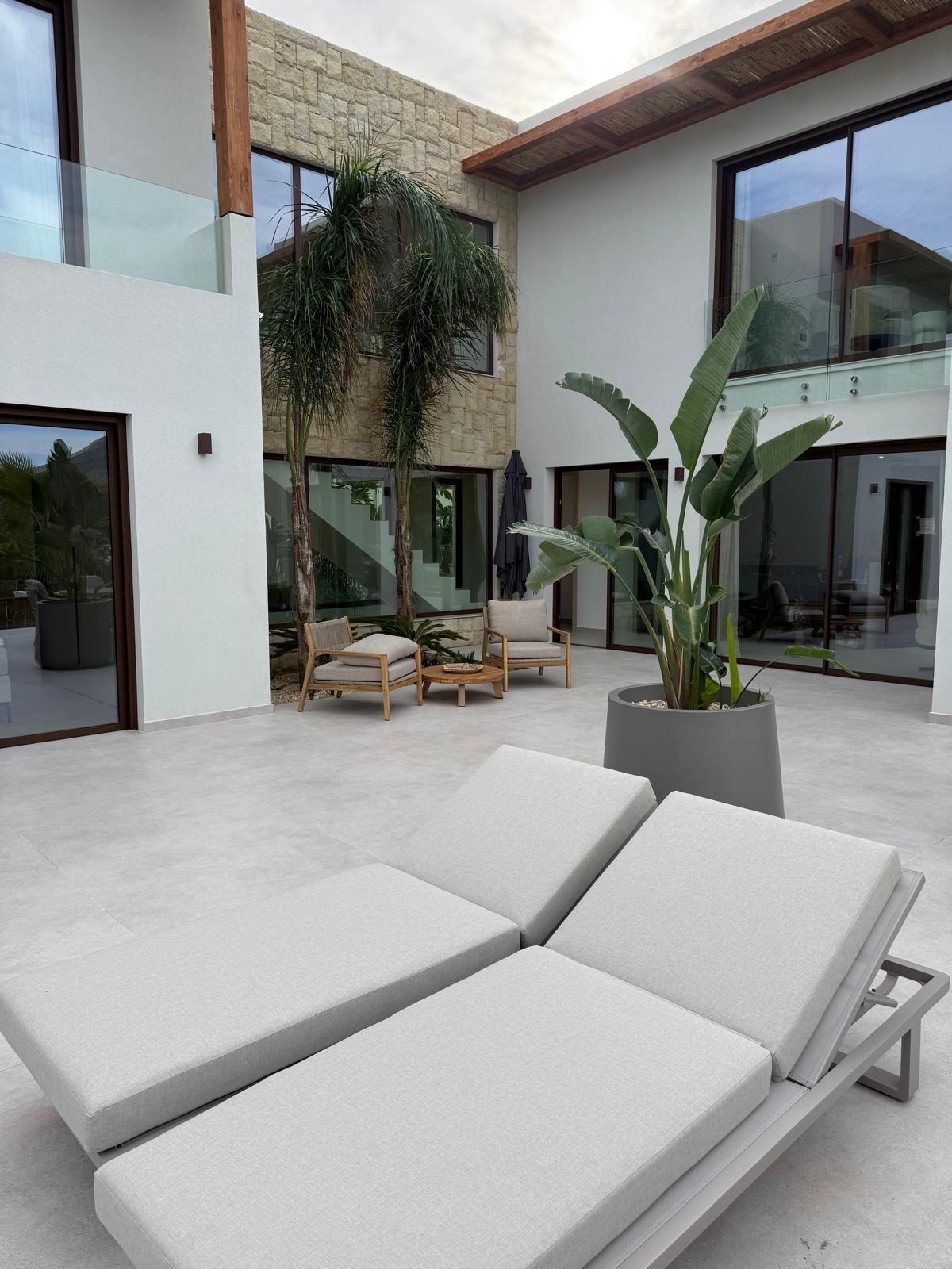 RE08-AOT4J3  Chalet/Villa en venta