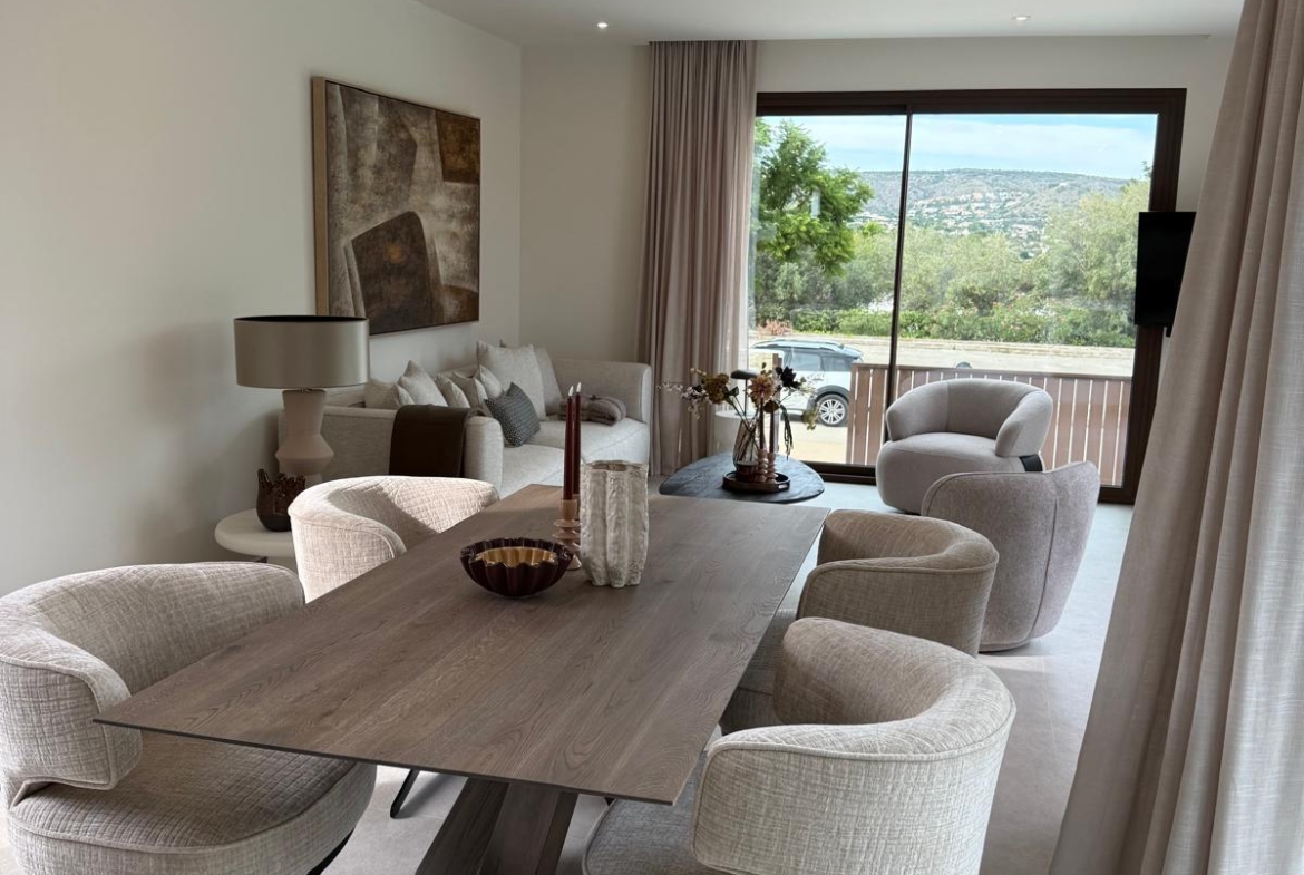 RE08-AOT4J3  Chalet/Villa en venta