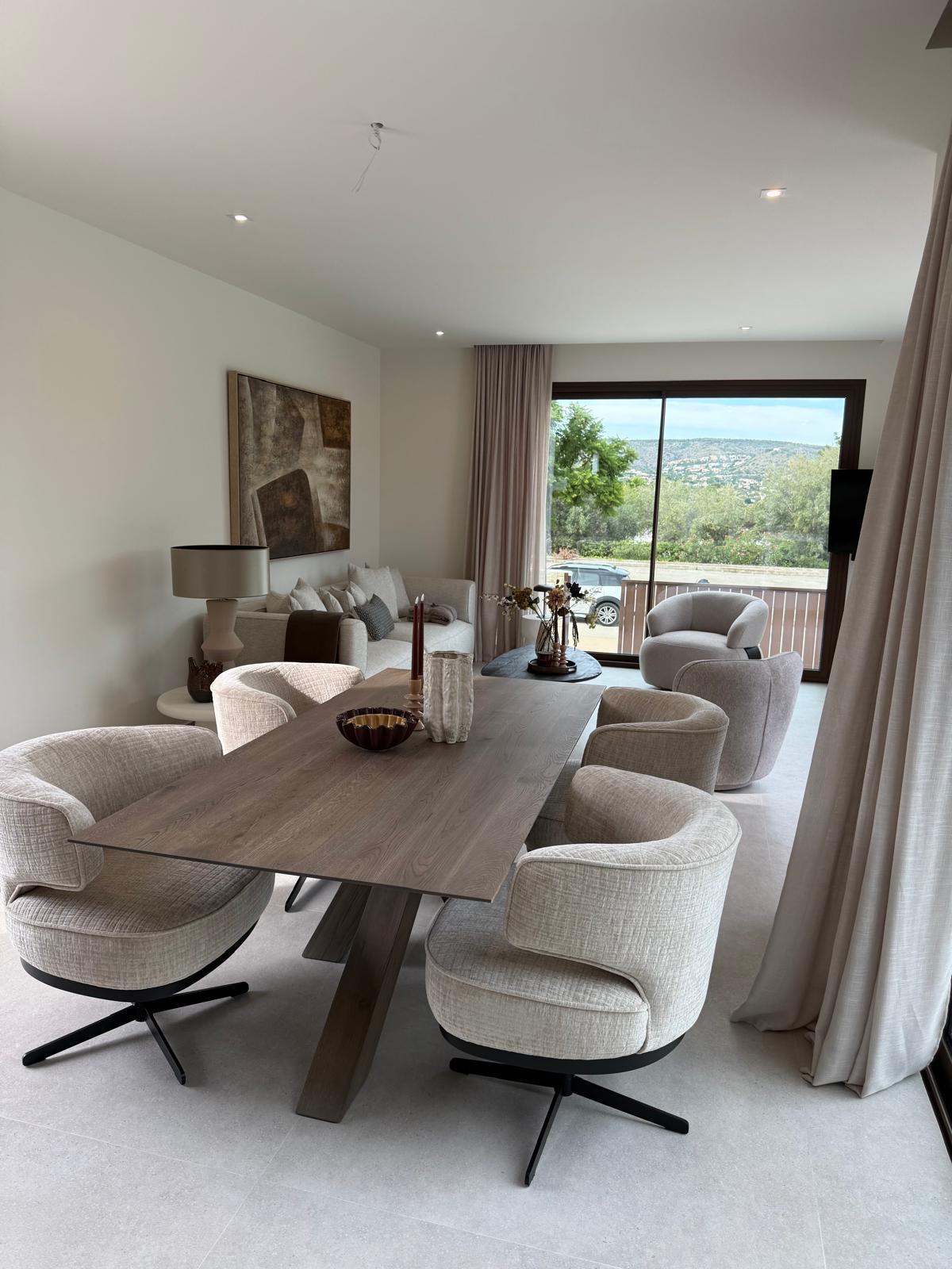 RE08-AOT4J3  Chalet/Villa en venta