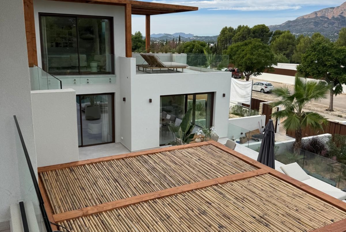 RE08-AOT4J3  Chalet/Villa en venta