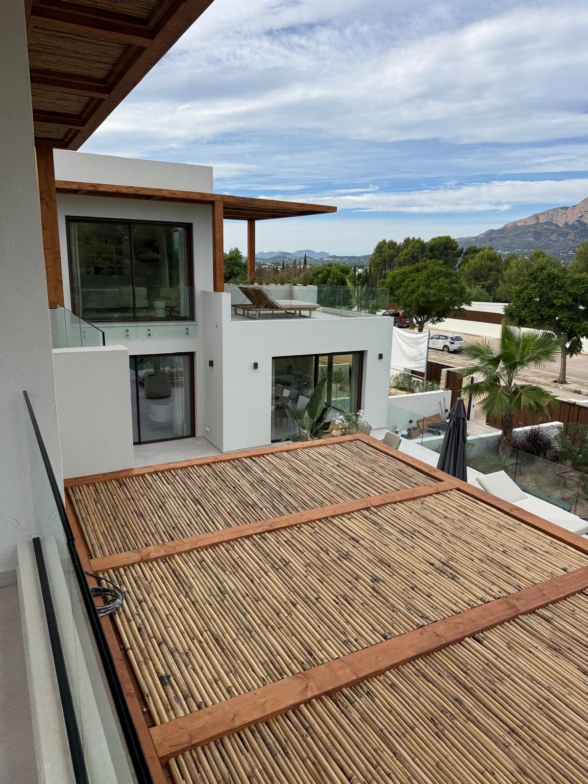 RE08-AOT4J3  Chalet/Villa en venta