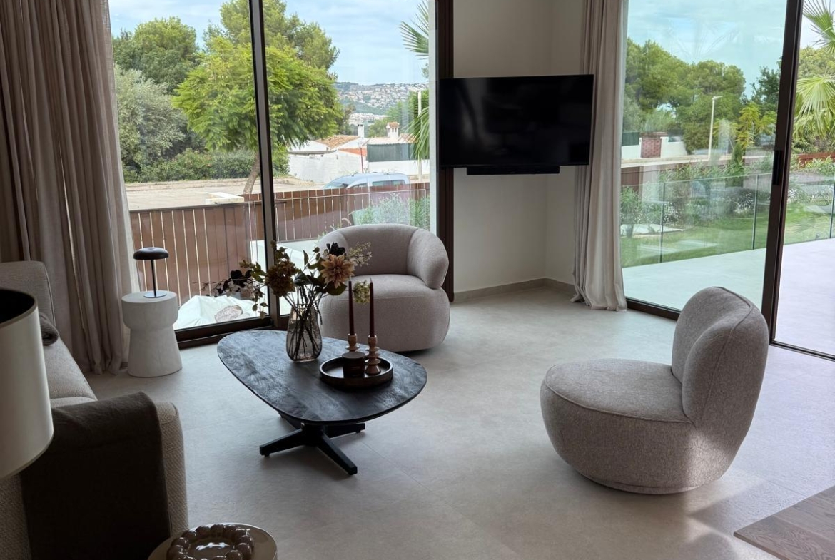 RE08-AOT4J3  Chalet/Villa en venta