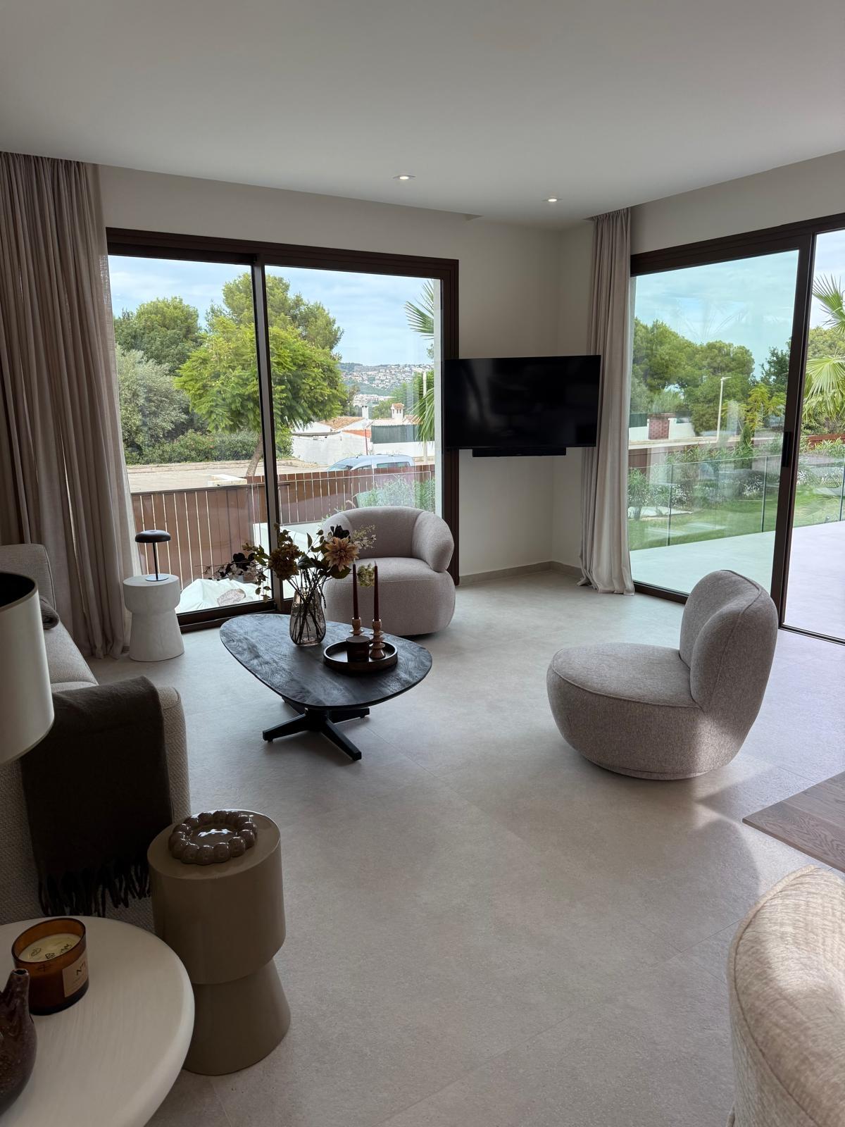 RE08-AOT4J3  Chalet/Villa en venta