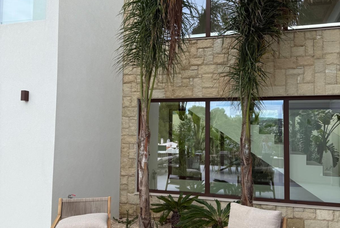 RE08-AOT4J3  Chalet/Villa en venta