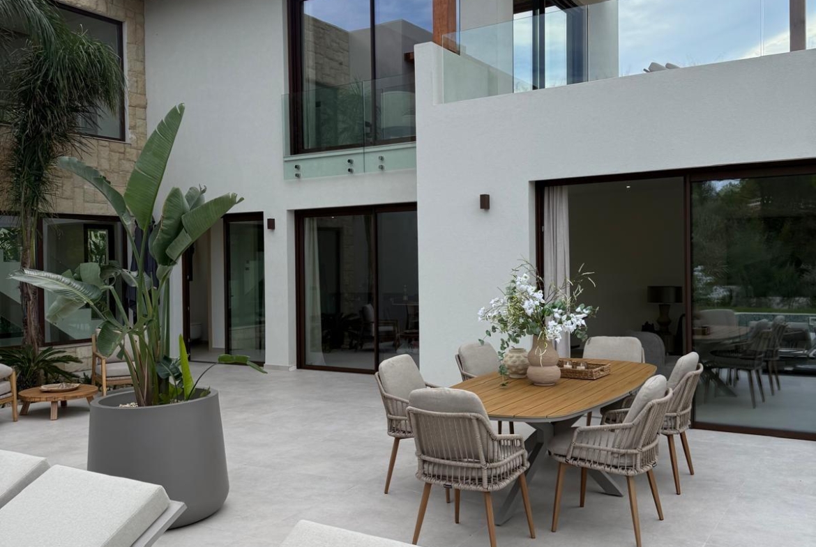 RE08-AOT4J3  Chalet/Villa en venta