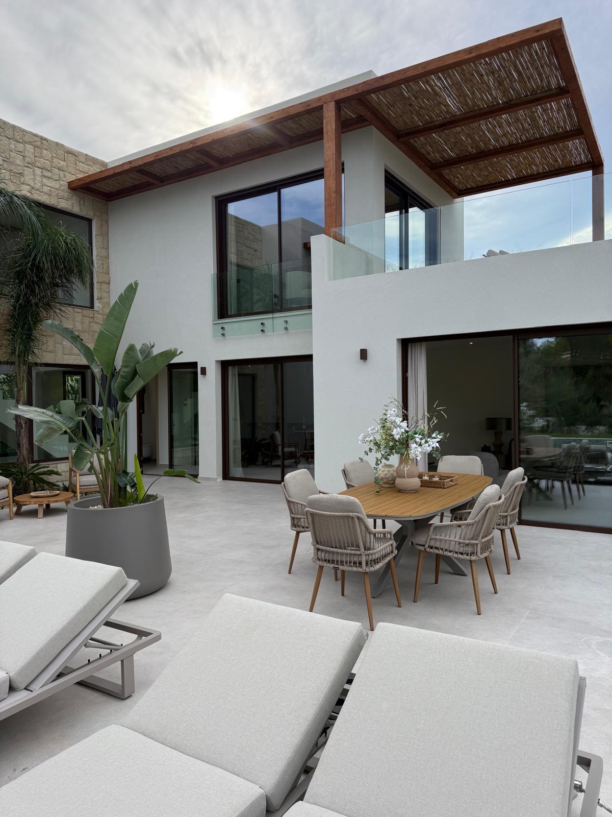 RE08-AOT4J3  Chalet/Villa en venta