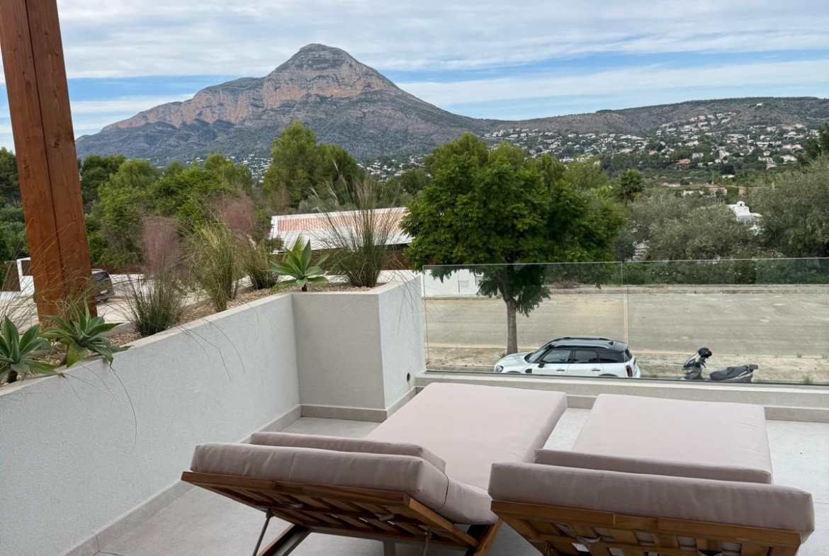 RE08-AOT4J3  Chalet/Villa en venta