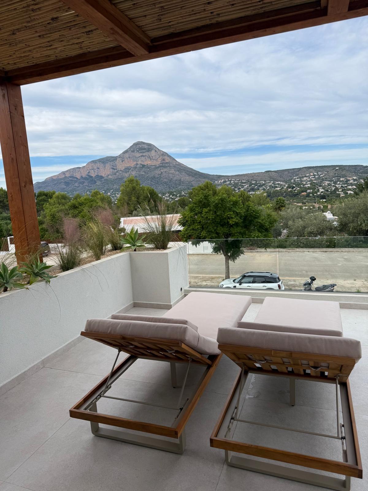 RE08-AOT4J3  Chalet/Villa en venta