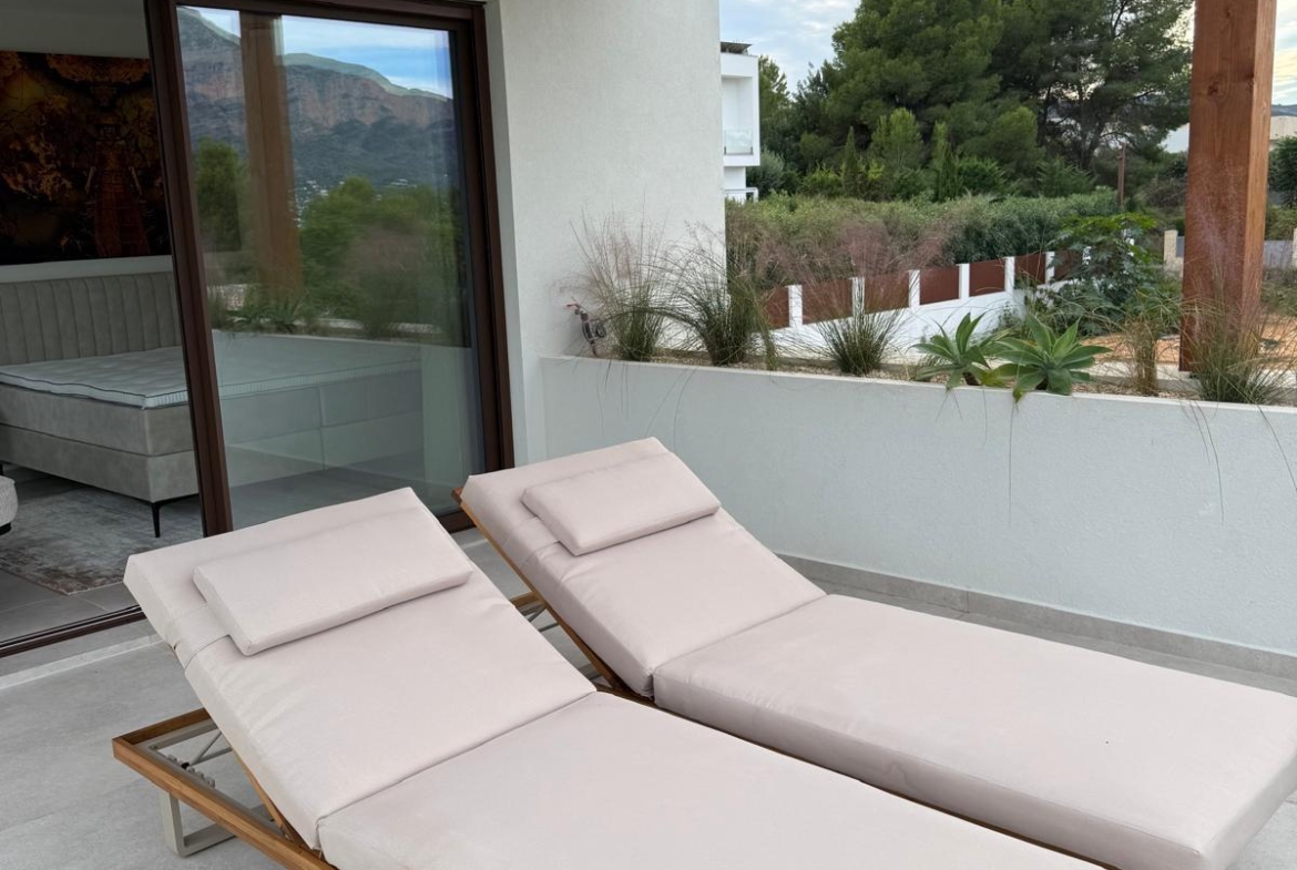 RE08-AOT4J3  Chalet/Villa en venta
