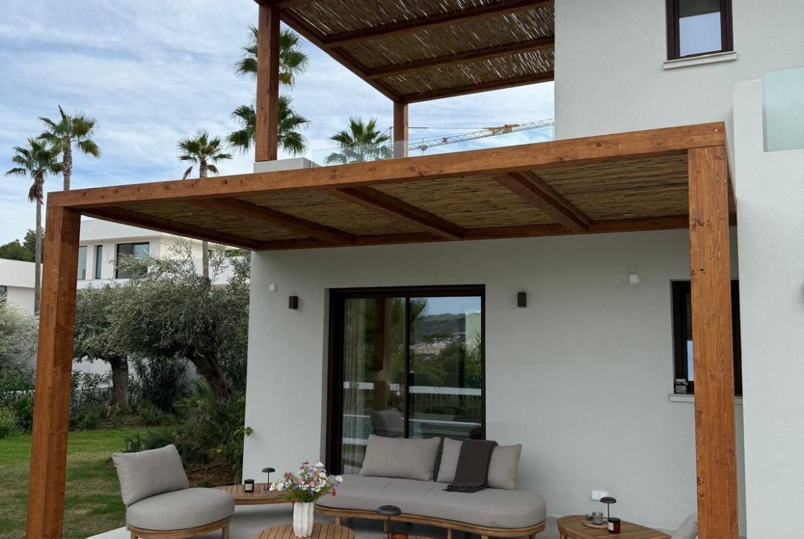 RE08-AOT4J3  Chalet/Villa en venta