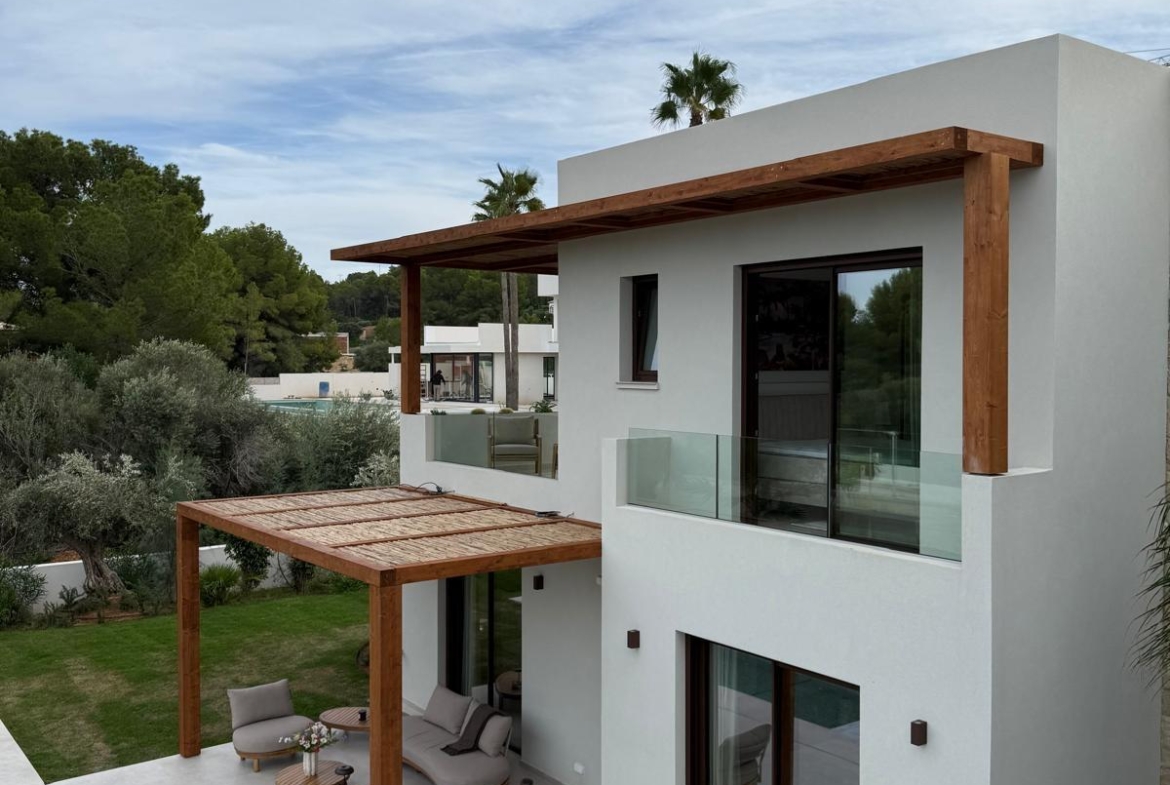 RE08-AOT4J3  Chalet/Villa en venta