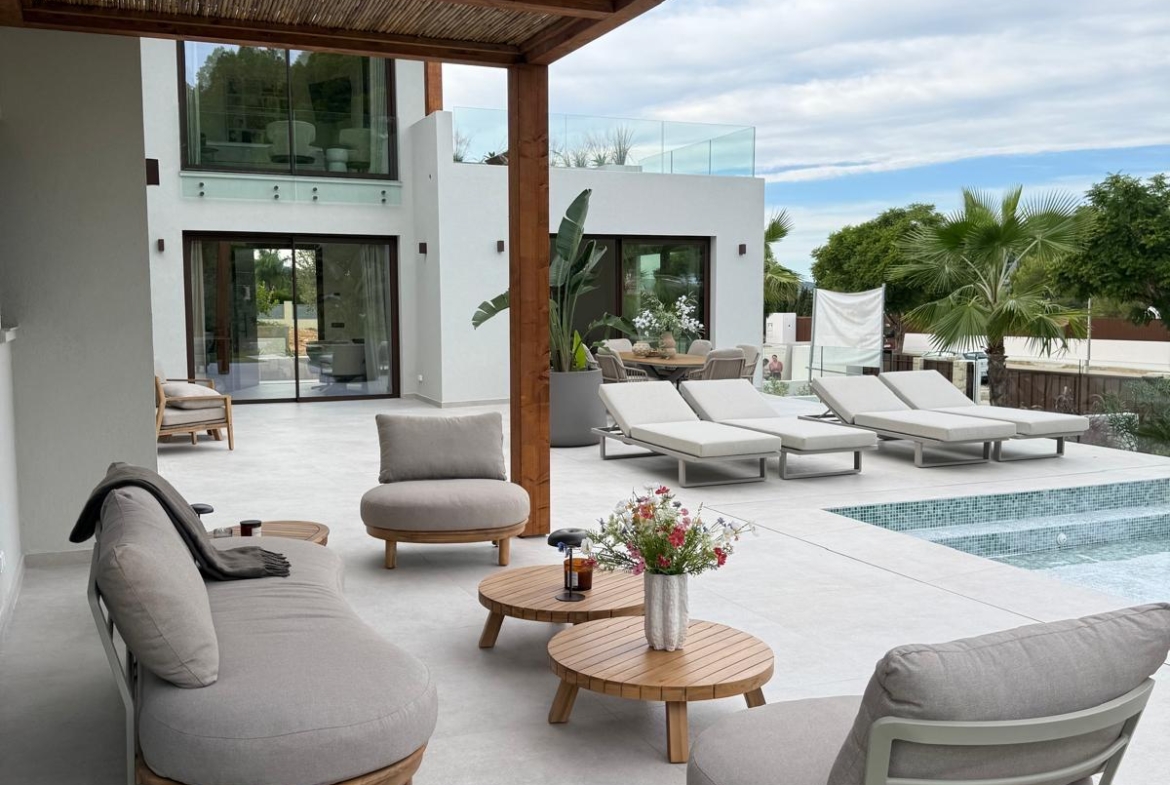 RE08-AOT4J3  Chalet/Villa en venta