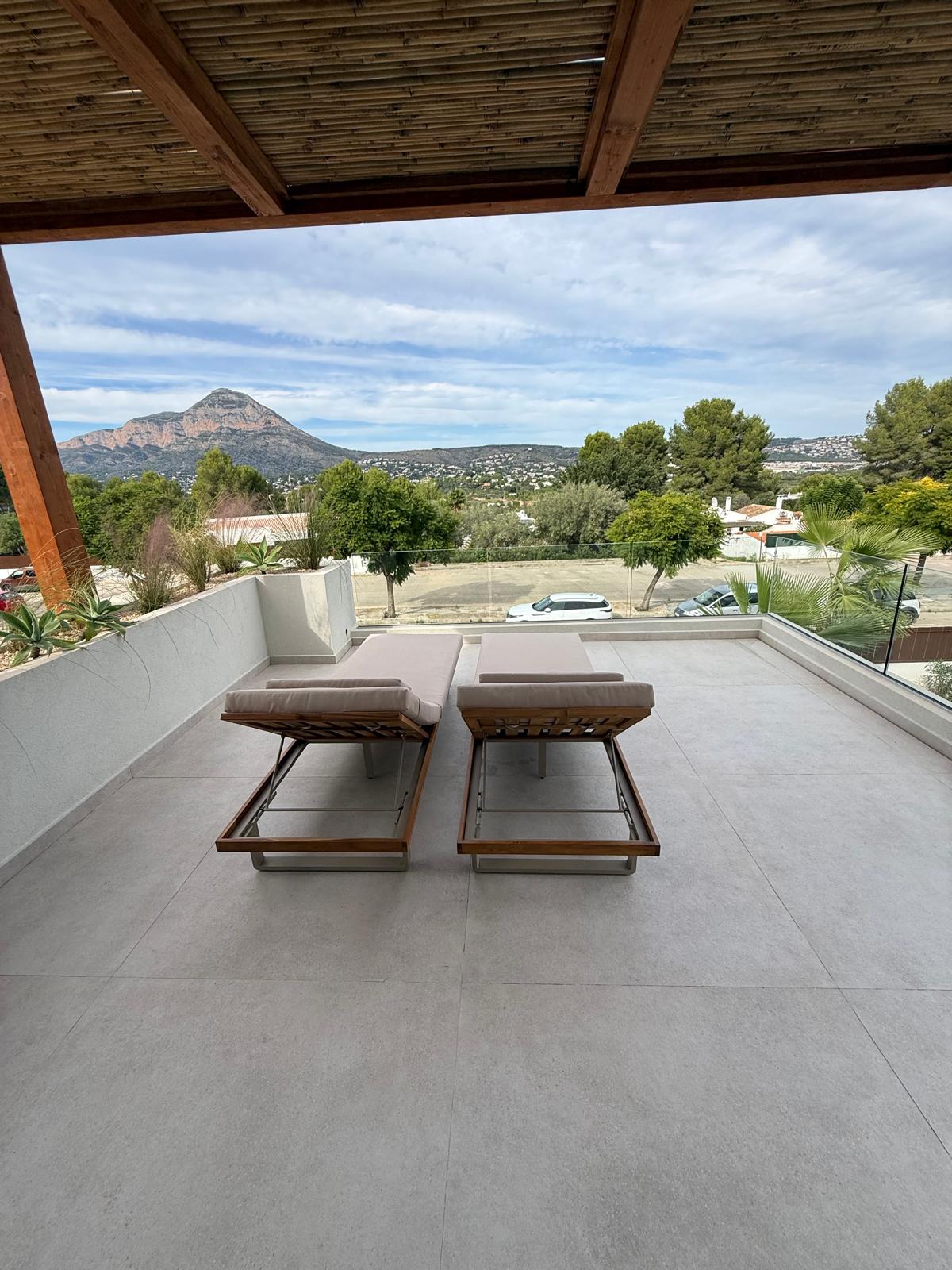 RE08-AOT4J3  Chalet/Villa en venta