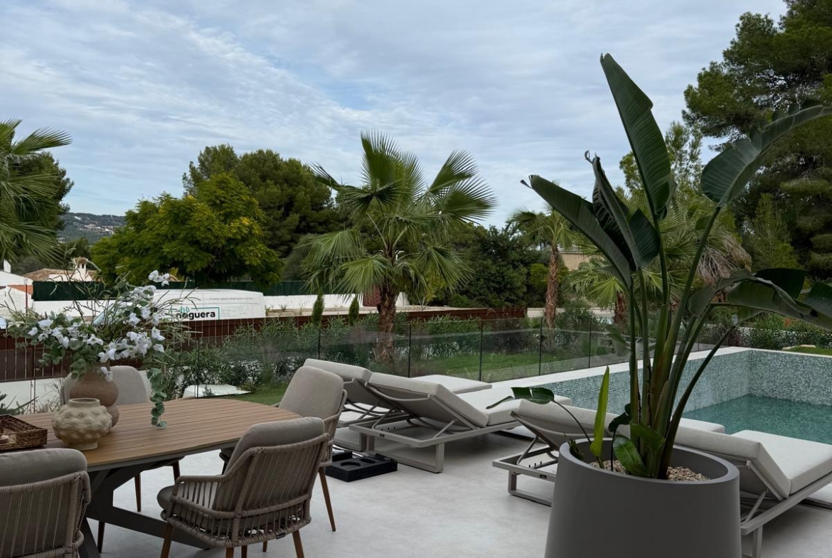 RE08-AOT4J3  Chalet/Villa en venta
