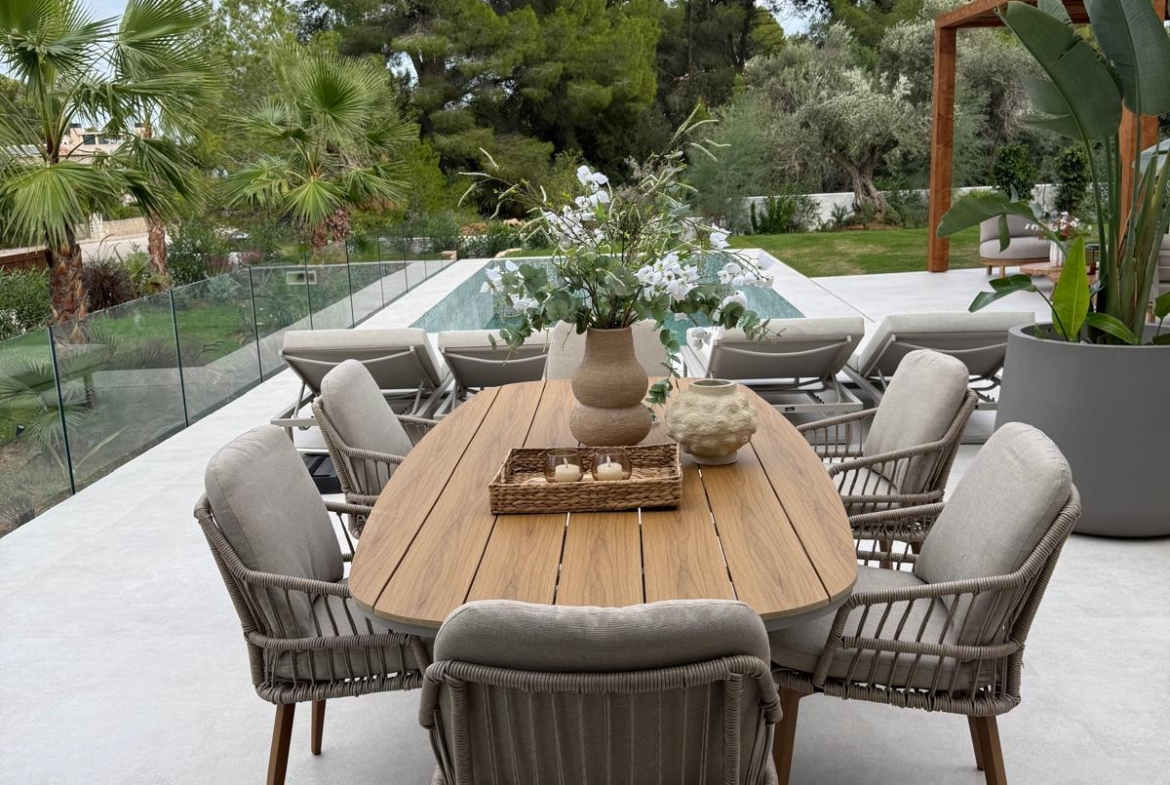 RE08-AOT4J3  Chalet/Villa en venta