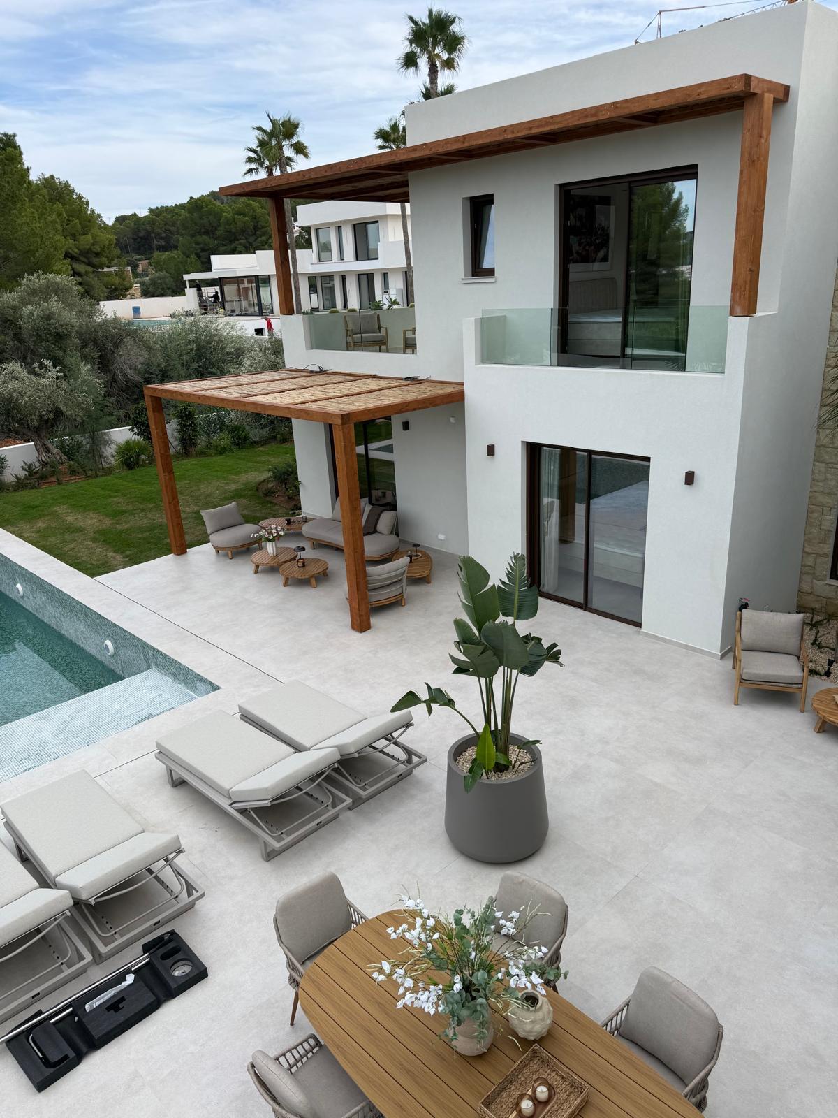 RE08-AOT4J3  Chalet/Villa en venta