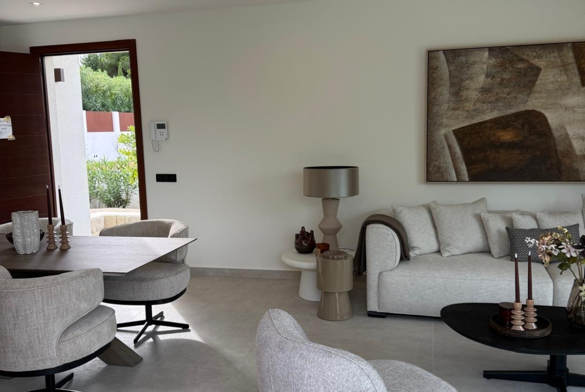 RE08-AOT4J3  Chalet/Villa en venta