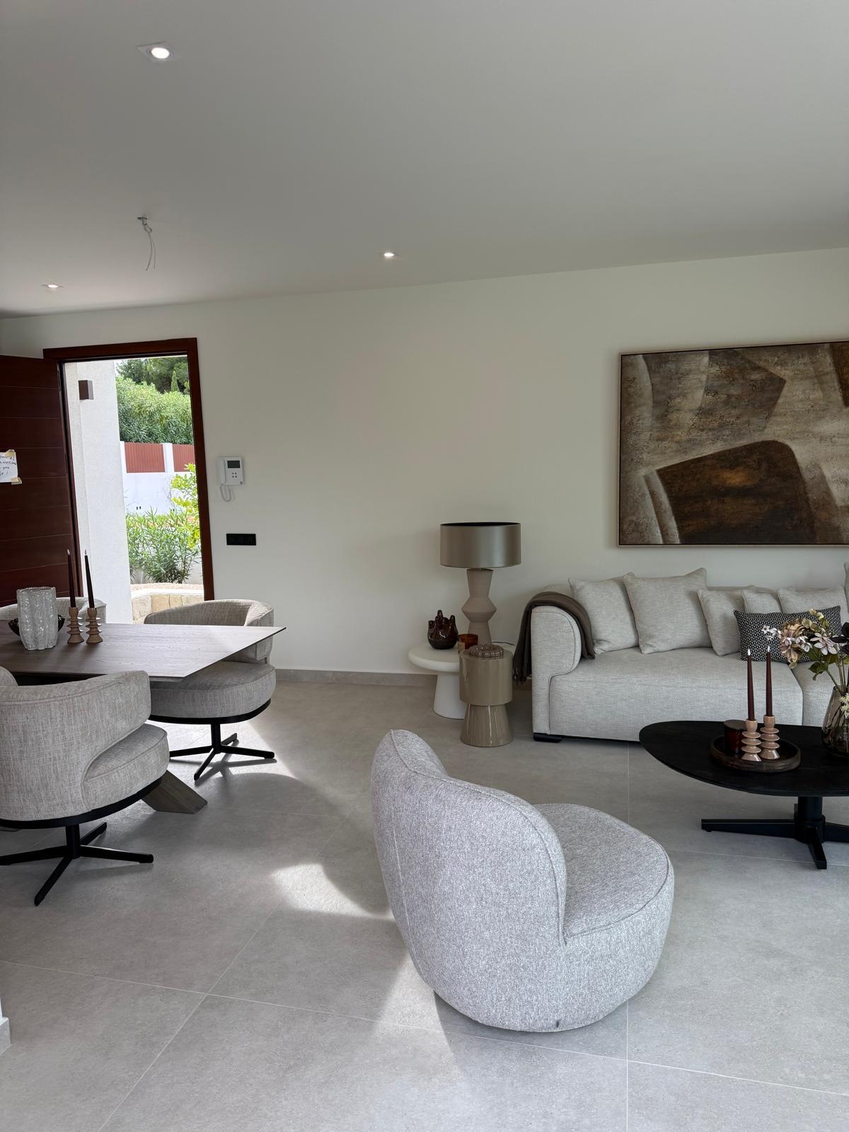 RE08-AOT4J3  Chalet/Villa en venta