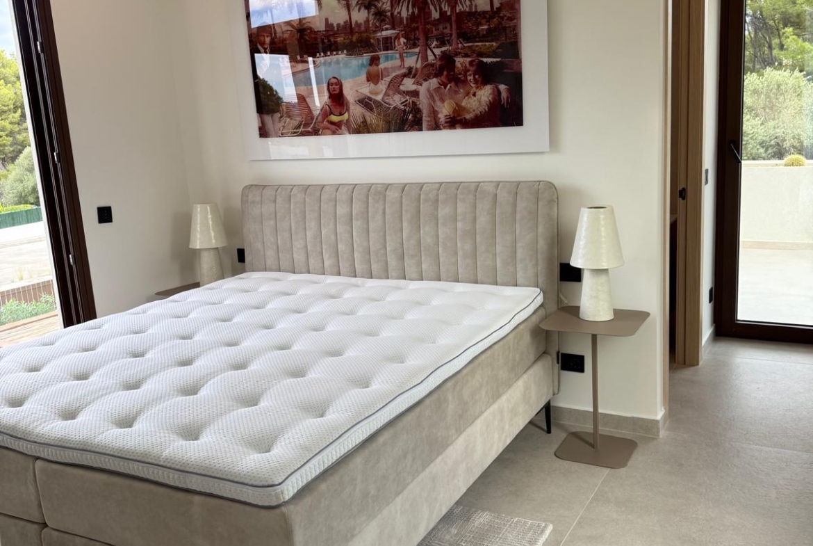 RE08-AOT4J3  Chalet/Villa en venta