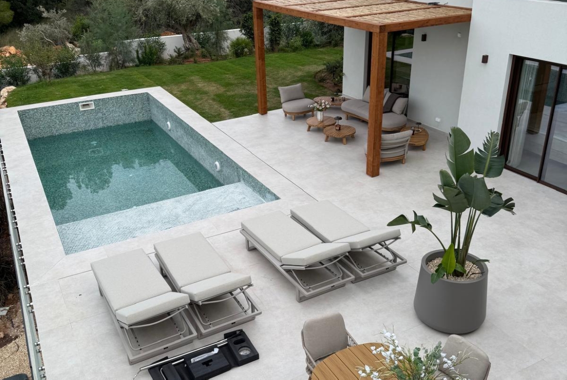 RE08-AOT4J3  Chalet/Villa en venta