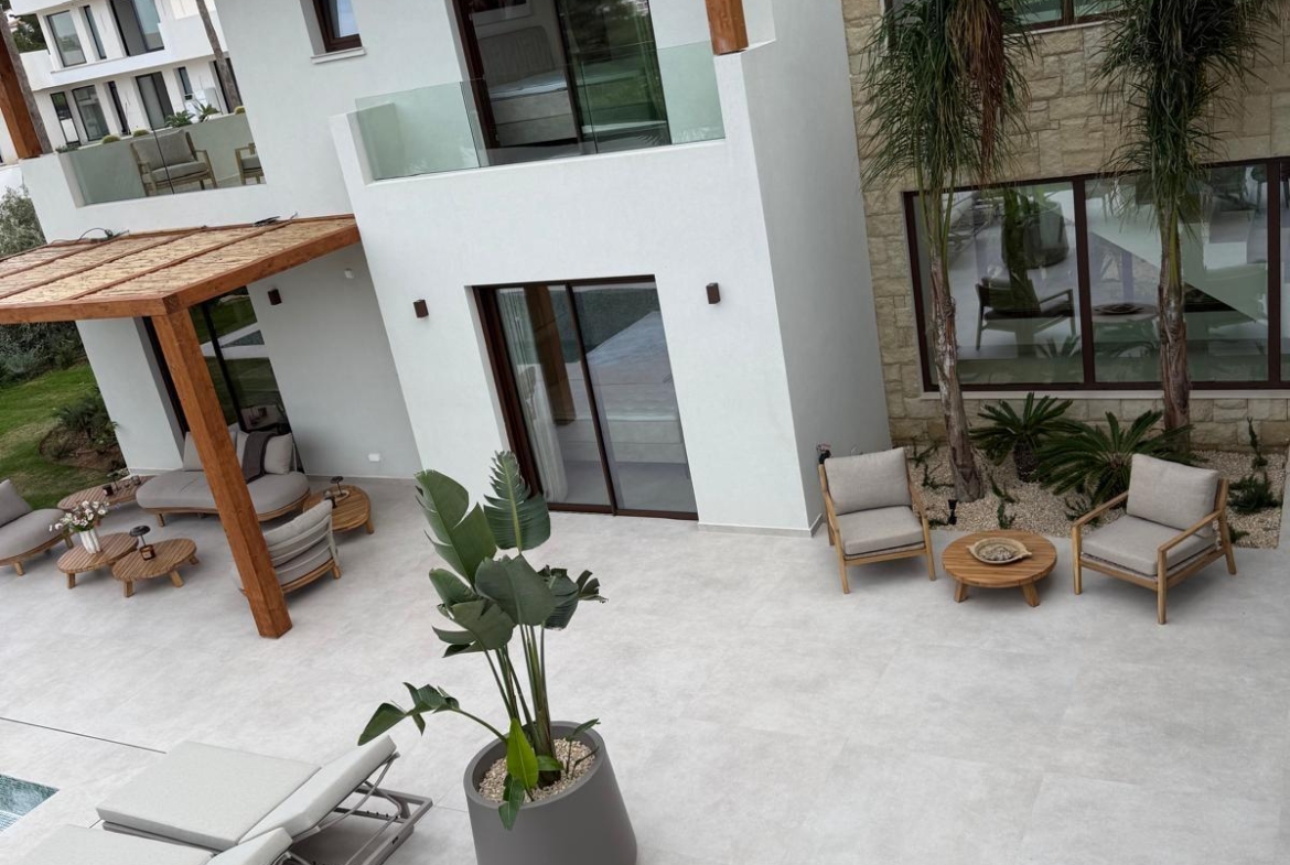 RE08-AOT4J3  Chalet/Villa en venta