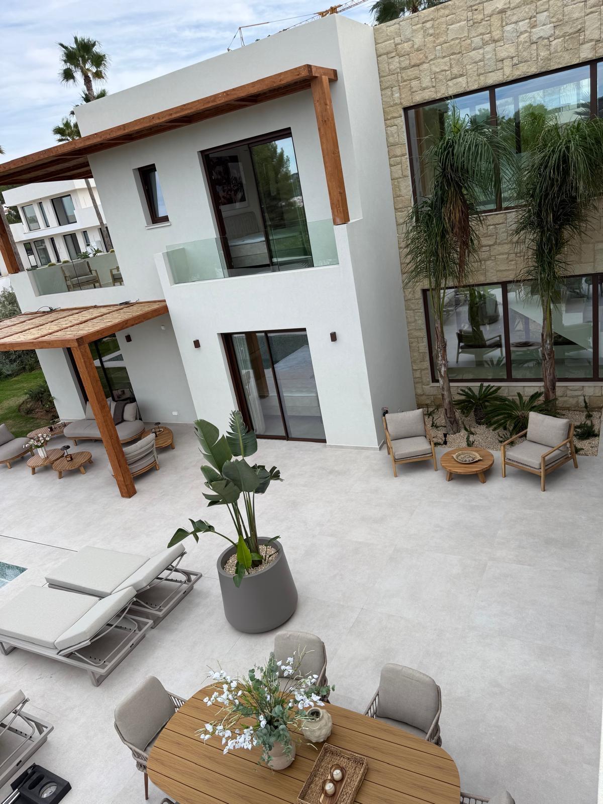 RE08-AOT4J3  Chalet/Villa en venta